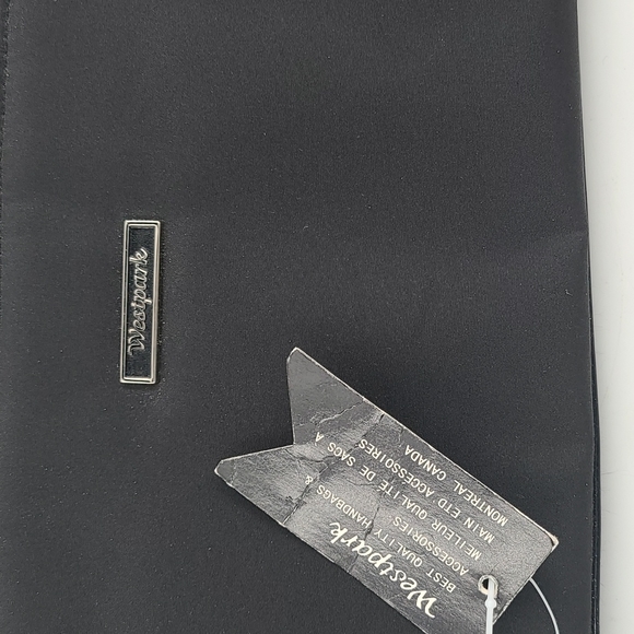 Black purse. NWT. Size M. Zip up - Picture 2 of 4